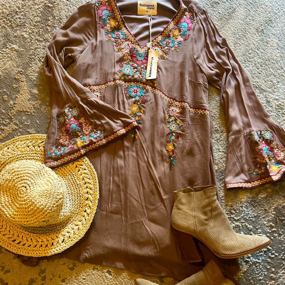 NWT Savanna Jane Embroidered Boho Bell Sleeve Dress M